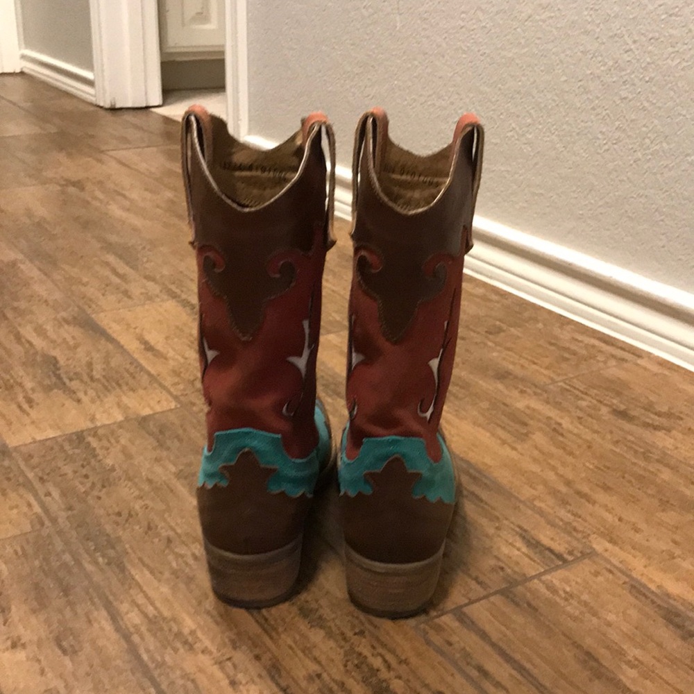 Boots - Picture 3 of 3